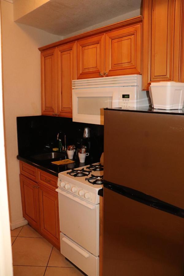 On Hollywood Beach - Affordable Two Bedrooms Sleeps 6 With Two Bathrooms Dania Beach Eksteriør billede