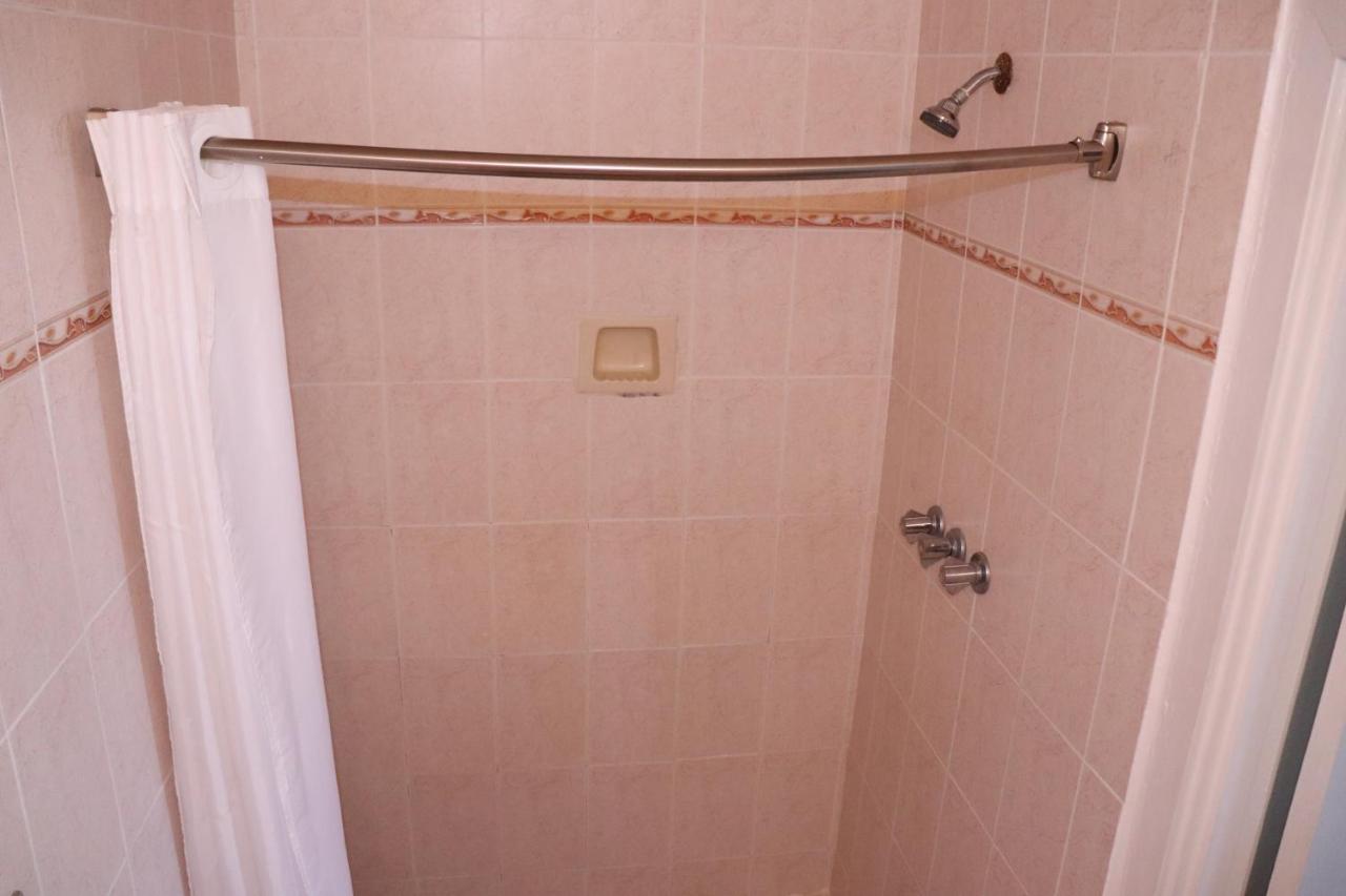 On Hollywood Beach - Affordable Two Bedrooms Sleeps 6 With Two Bathrooms Dania Beach Eksteriør billede